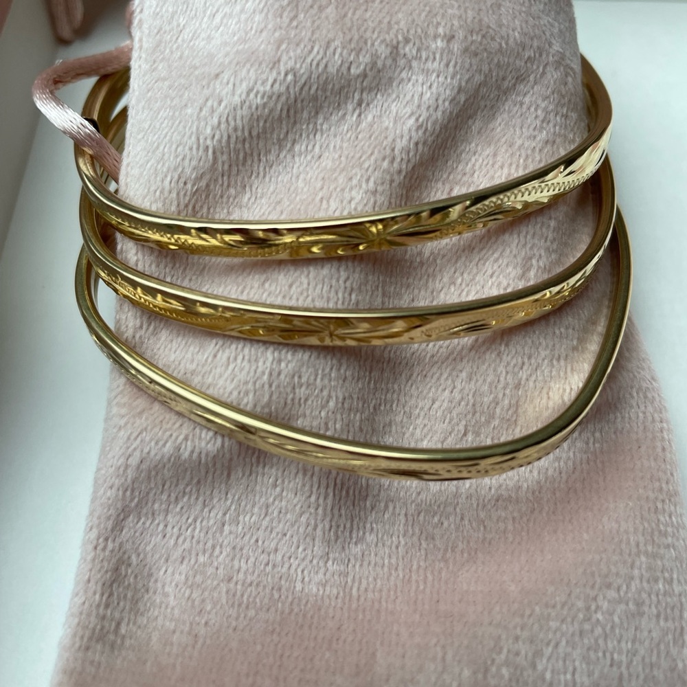 10 kt gold bangles set